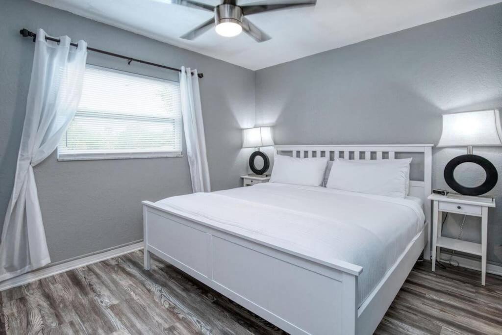 Sunset Beach Suites At Madeira Beach! Pet Friendly With Summer Breezes! - Suite 6 St. Pete Beach Eksteriør billede