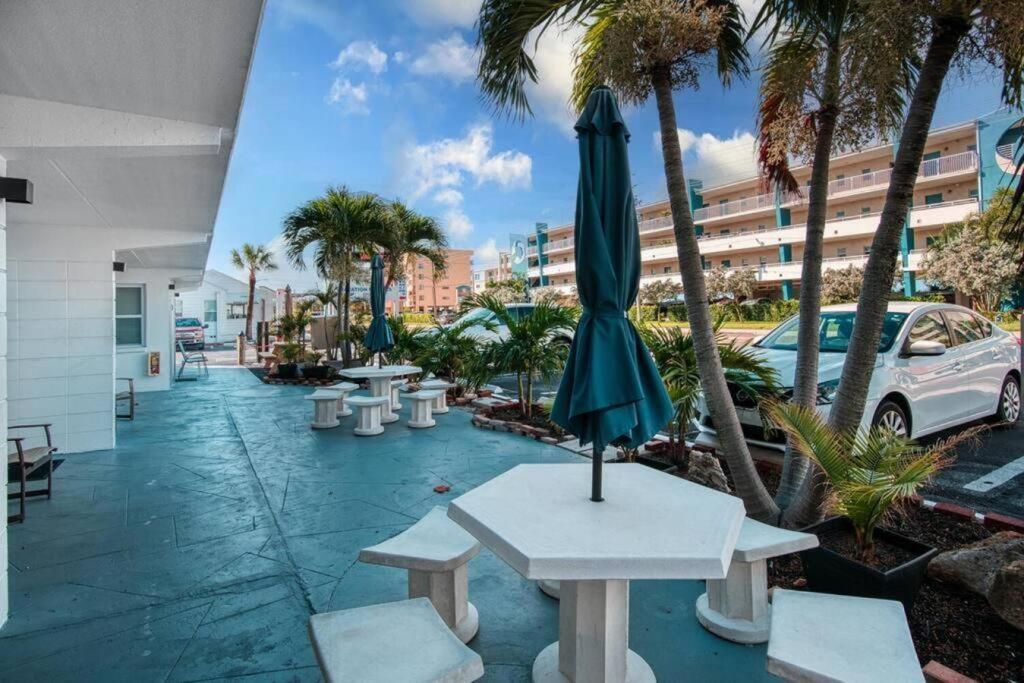 Sunset Beach Suites At Madeira Beach! Pet Friendly With Summer Breezes! - Suite 6 St. Pete Beach Eksteriør billede