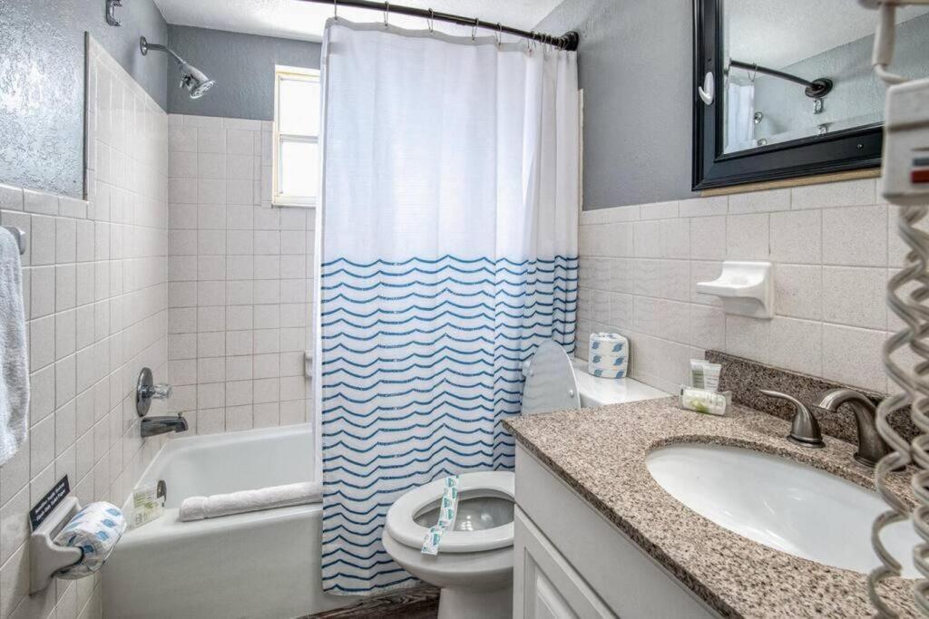 Sunset Beach Suites At Madeira Beach! Pet Friendly With Summer Breezes! - Suite 6 St. Pete Beach Eksteriør billede