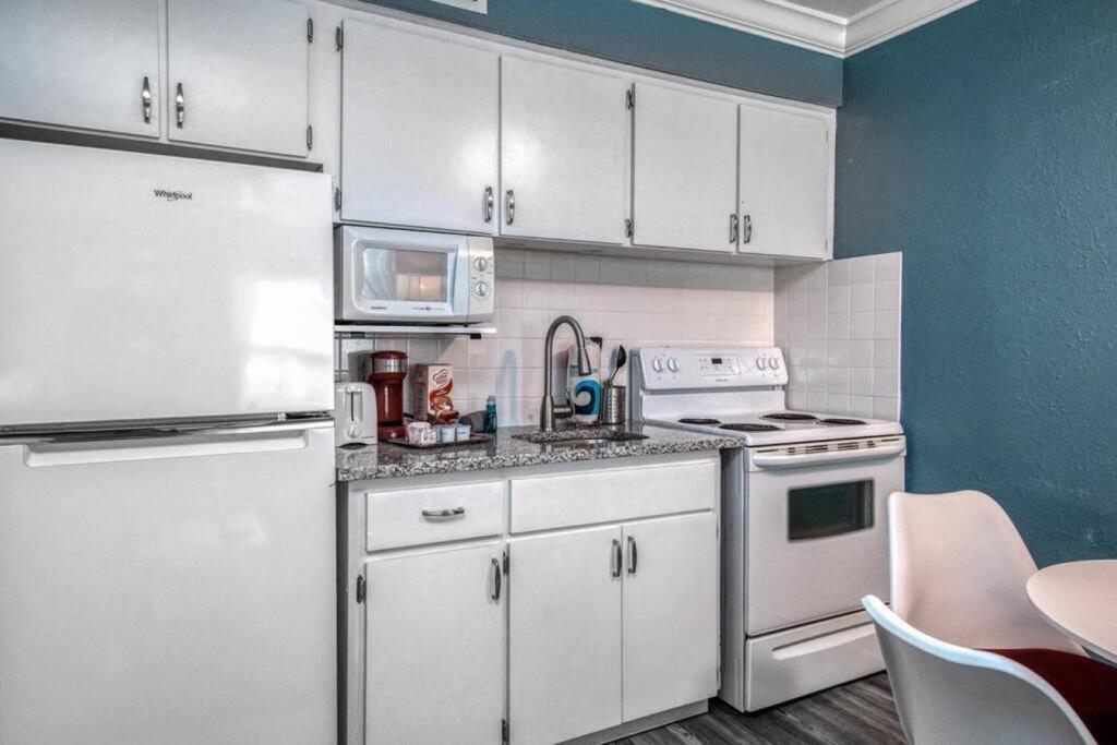 Sunset Beach Suites At Madeira Beach! Pet Friendly With Summer Breezes! - Suite 6 St. Pete Beach Eksteriør billede